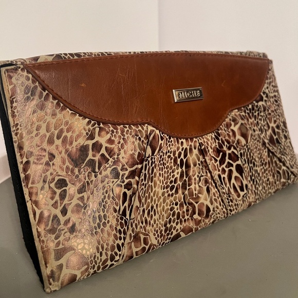Miche Clutch - Picture 1 of 6